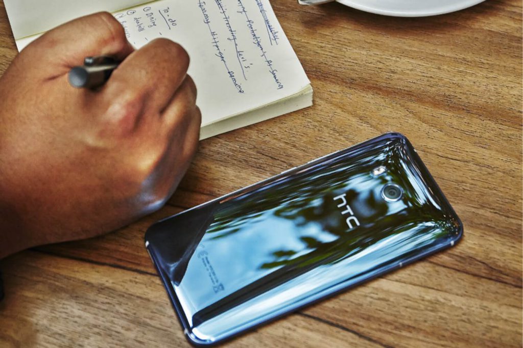 Festive Giveaway: HTC U11 Phone worth RM3,000 Festive Giveaway: HTC U11 Phone worth RM3,000