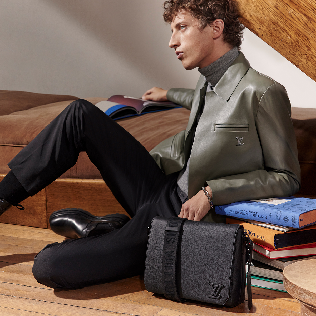 Louis Vuitton Black Leather Aerogram Sling Bag