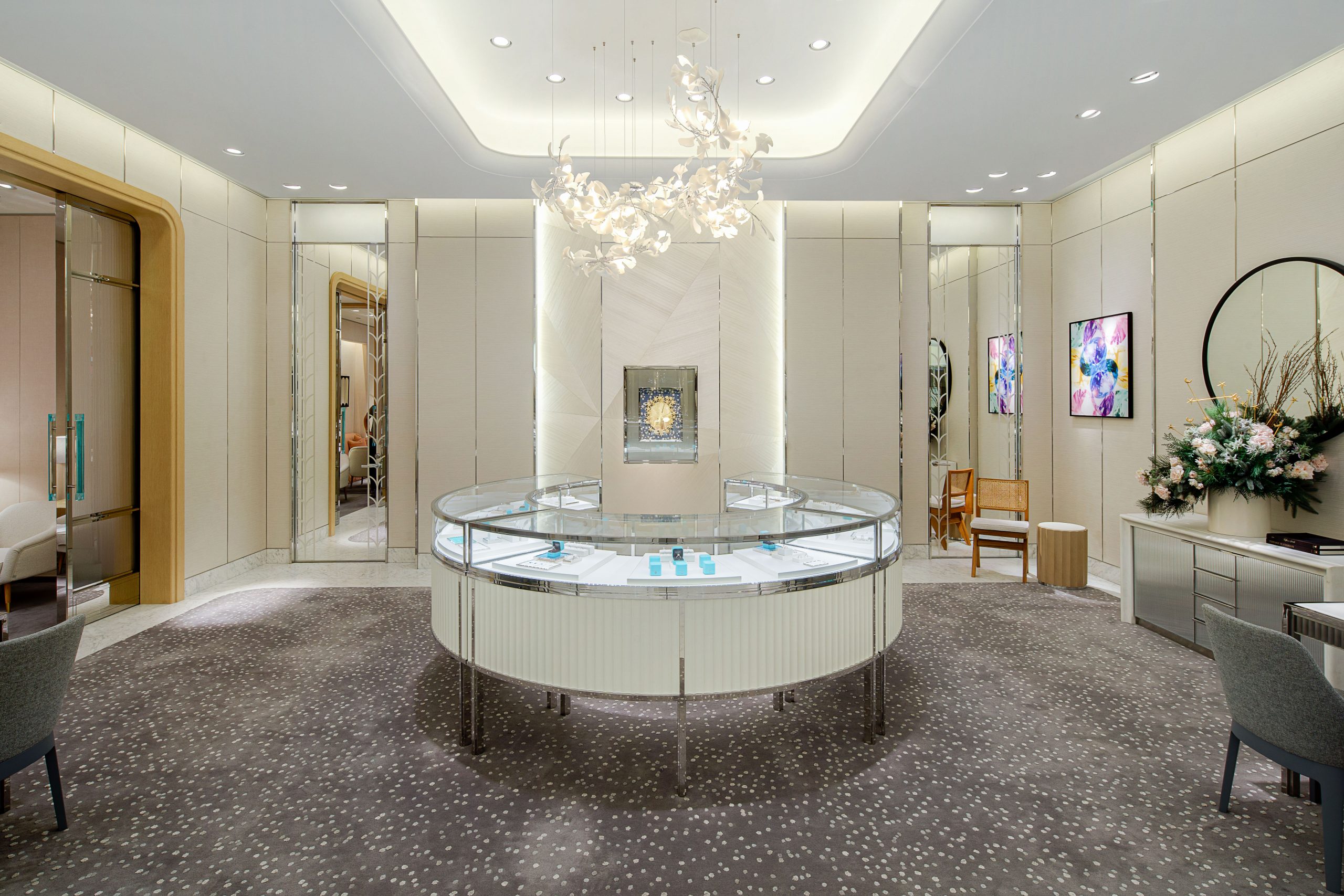 Tiffany & Co.'s Redesigned White Plains Store Is Big, Bright, and Utterly  Flawless