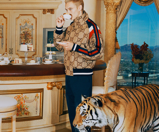 Gucci Tiger bowling shirt in ivory and blue