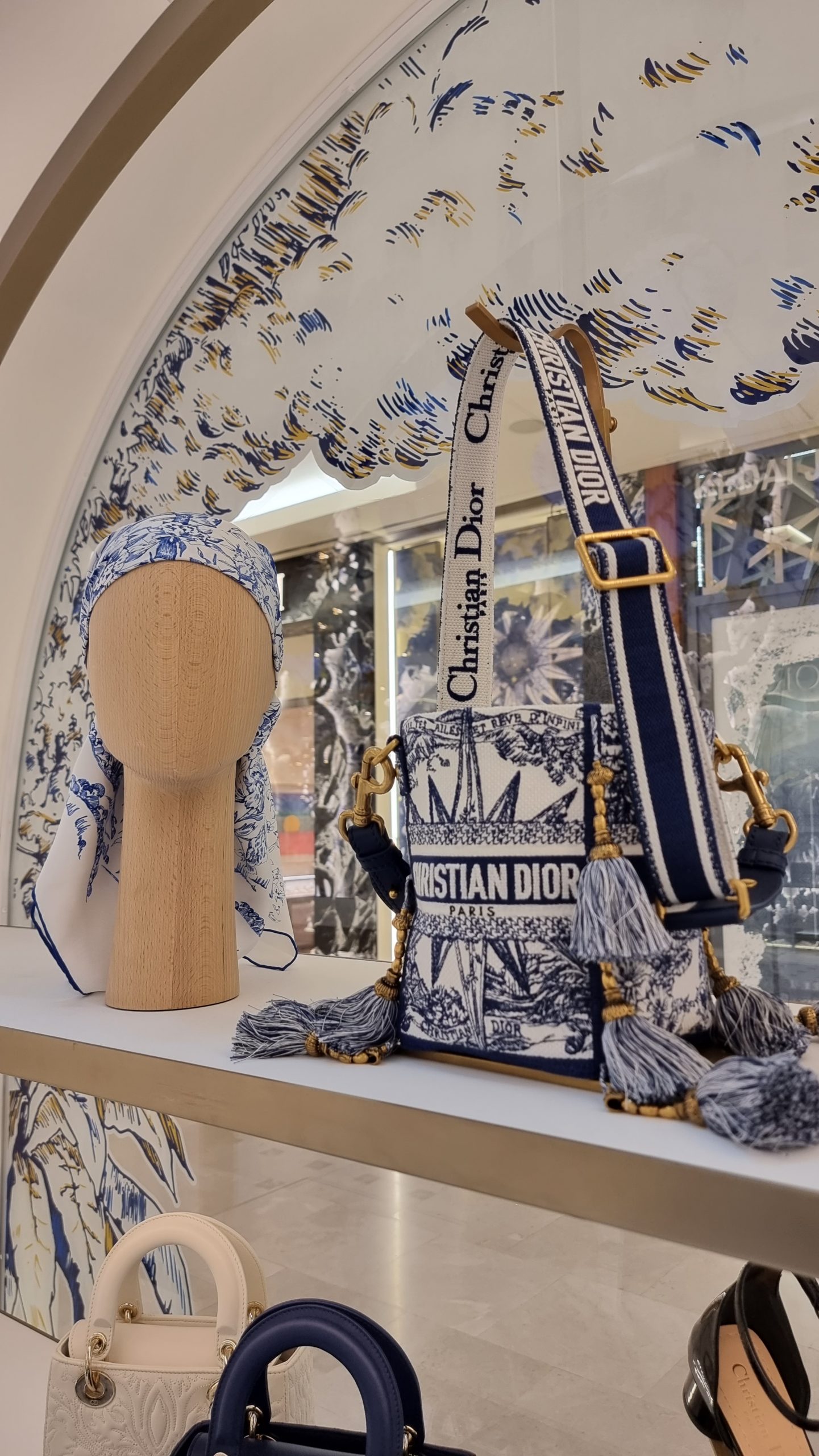 Dior bag clearance pavilion